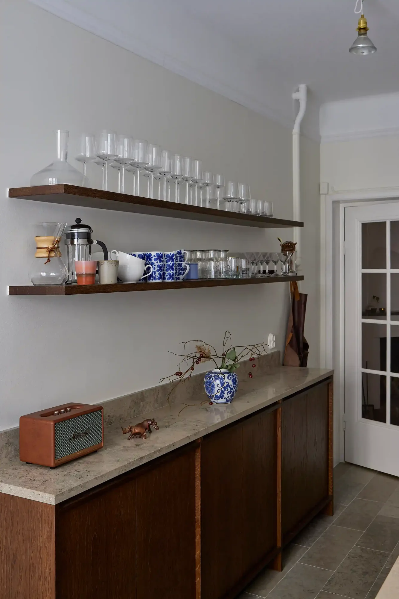 Nytt kök i ek och renovering av ytskikt