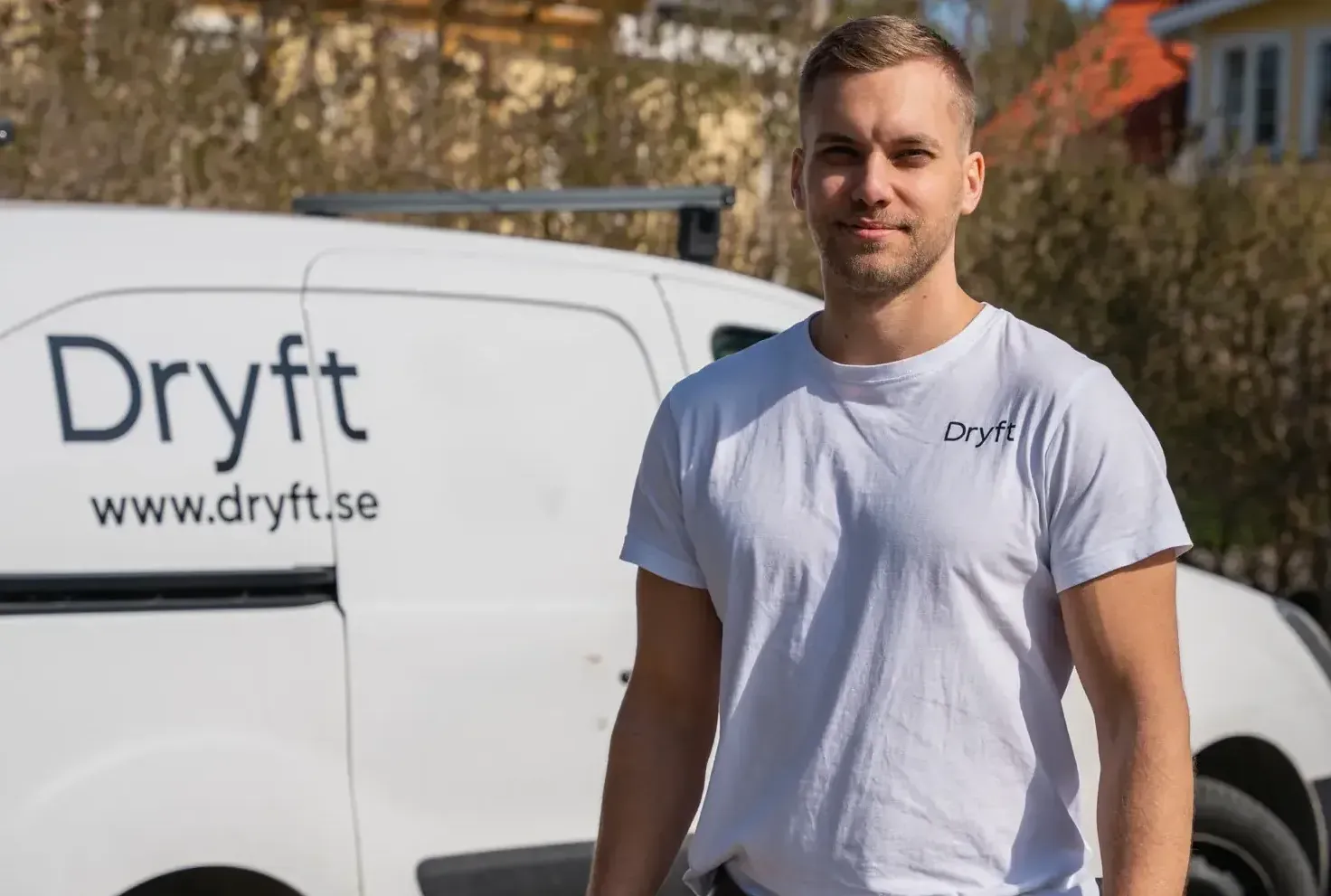 Elektriker från Dryft på väg till uppdrag