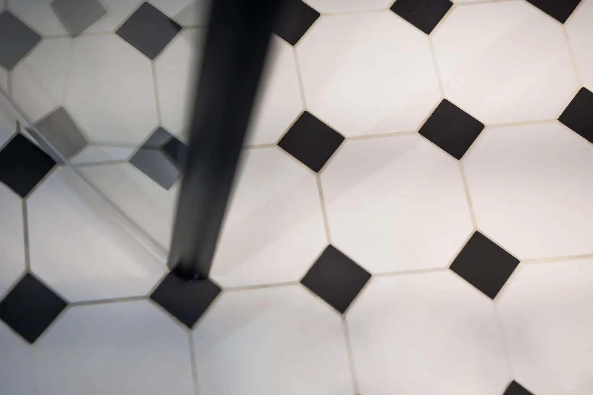 Svartvita hexagonplattor