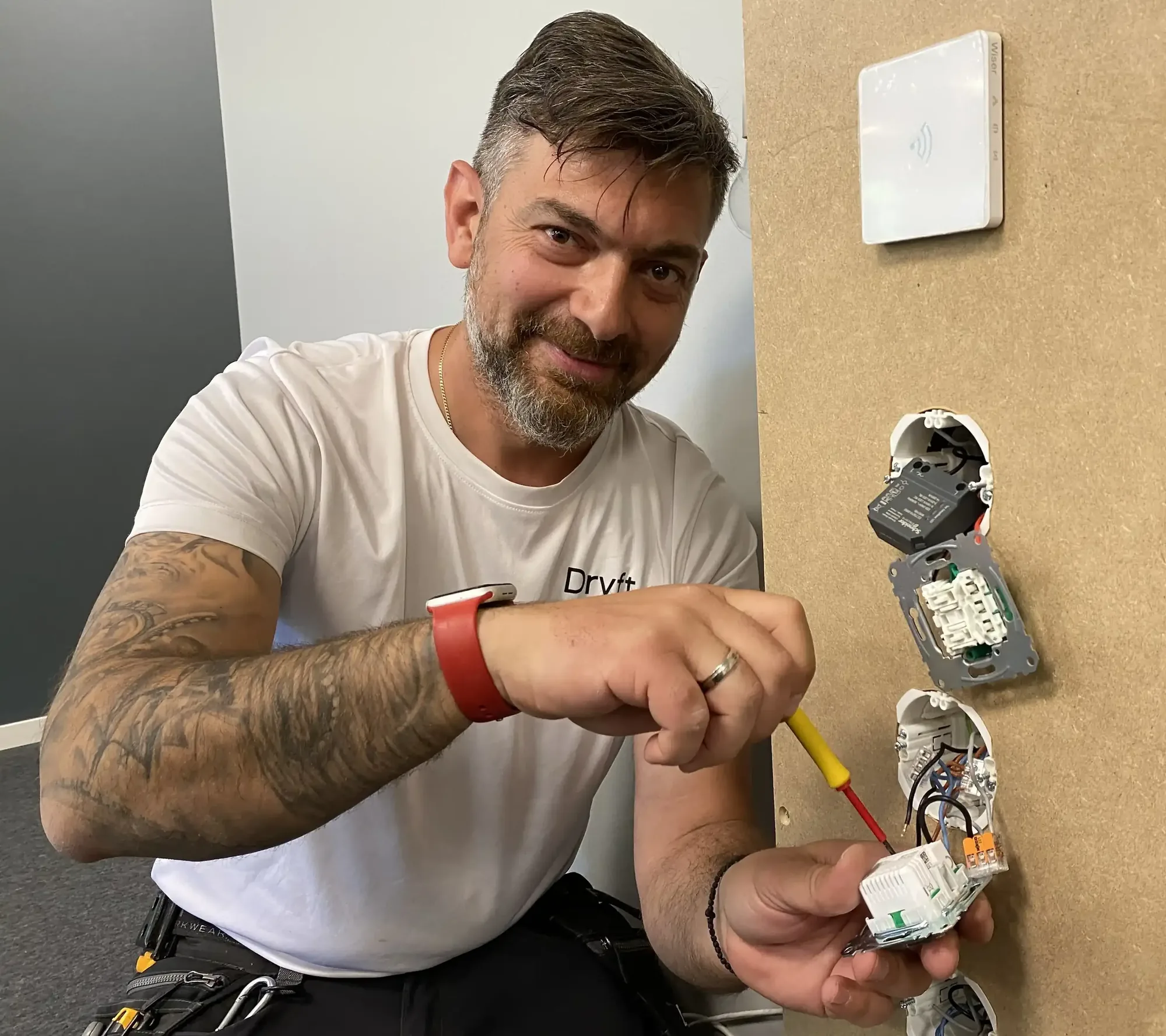 Albin Selenius, utbildad elektriker på Dryft